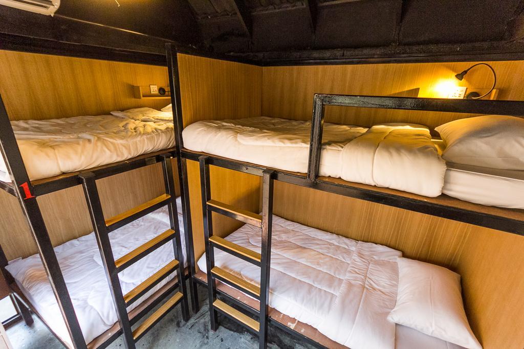 Z'S Hostel At Tha Phae Gate Чіангмай Екстер'єр фото